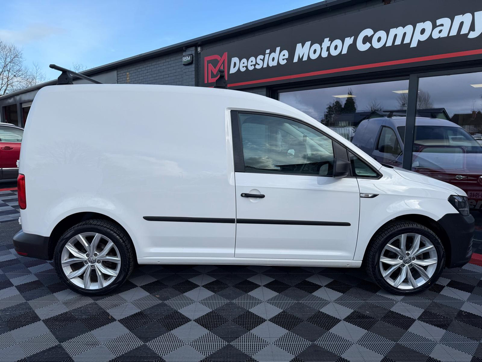 2020 Volkswagen Caddy - image 18