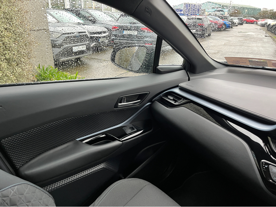 2020 Toyota C-HR - image 13