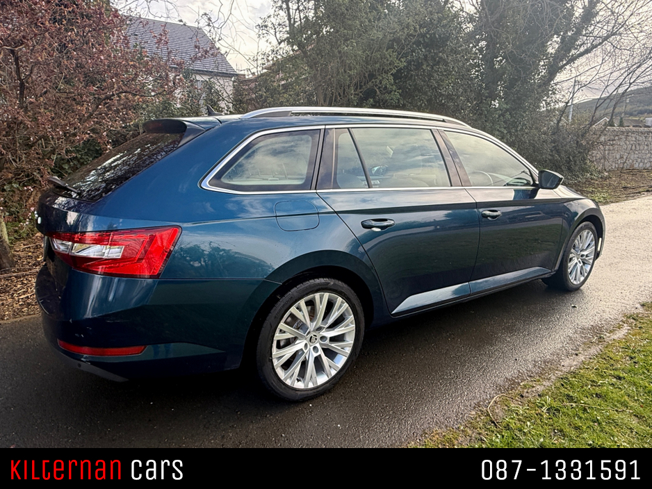 2022 Skoda Superb - image 3