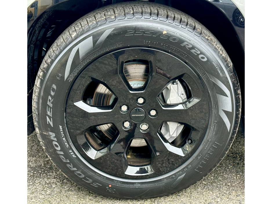 2026 Land Rover Defender Borosco Grey /  X-DYNAMIC SE €119,950