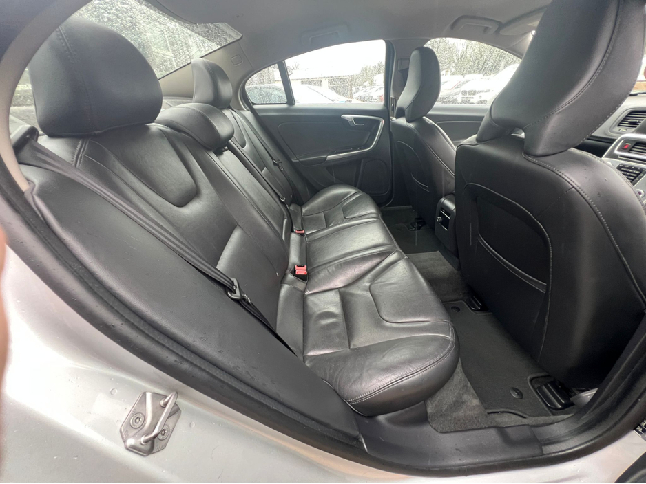 2017 Volvo S60 - image 9