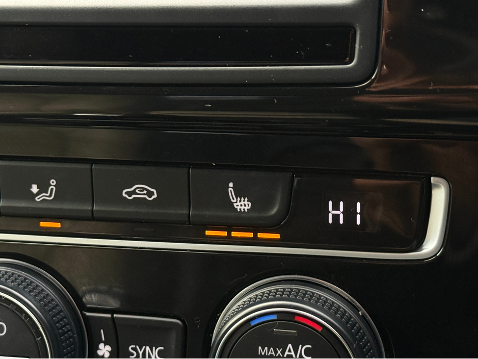 2015 Volkswagen Golf - image 15