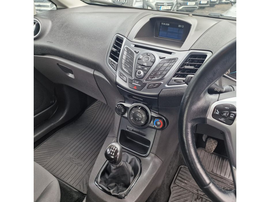 2017 Ford Fiesta - image 9