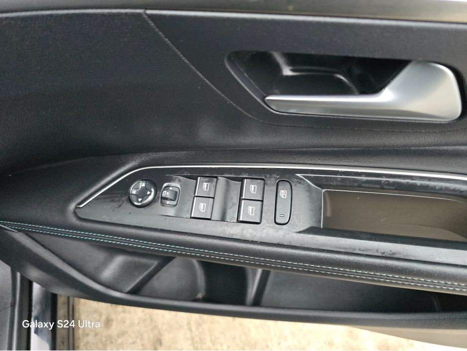 2023 Peugeot 3008 - image 13