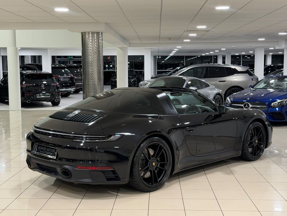 2024 Porsche 911 - image 3