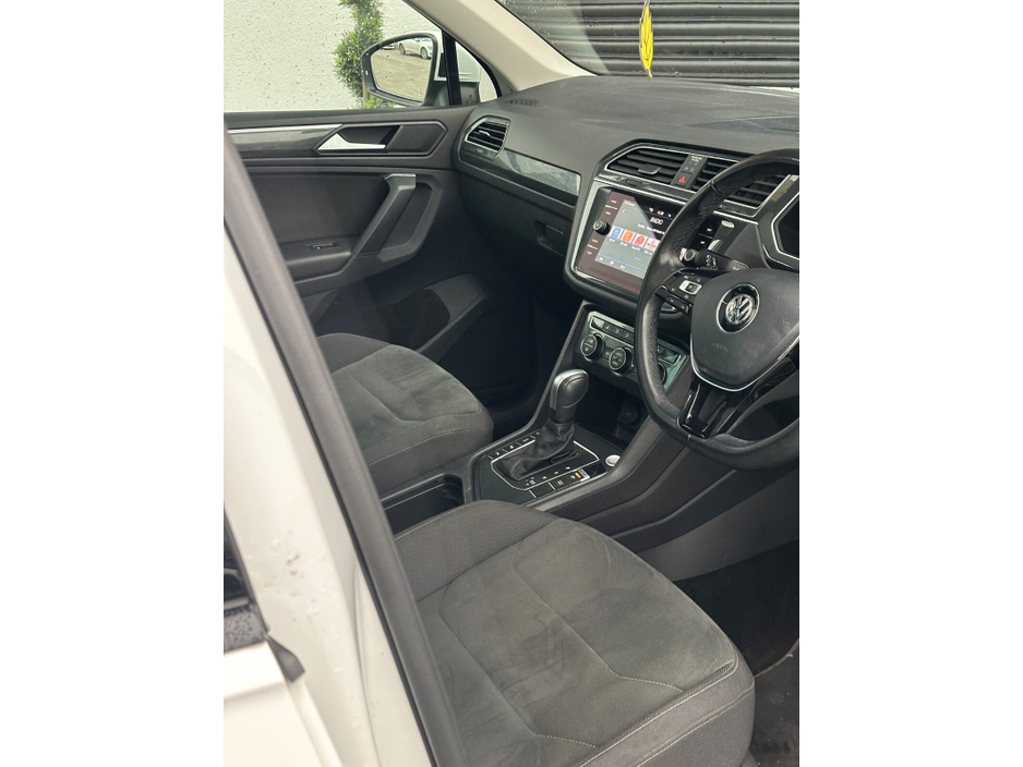 2020 Volkswagen Tiguan - image 14