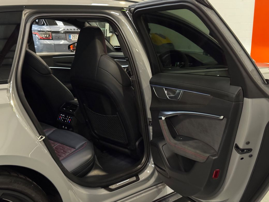 2024 Audi RS6 - image 28