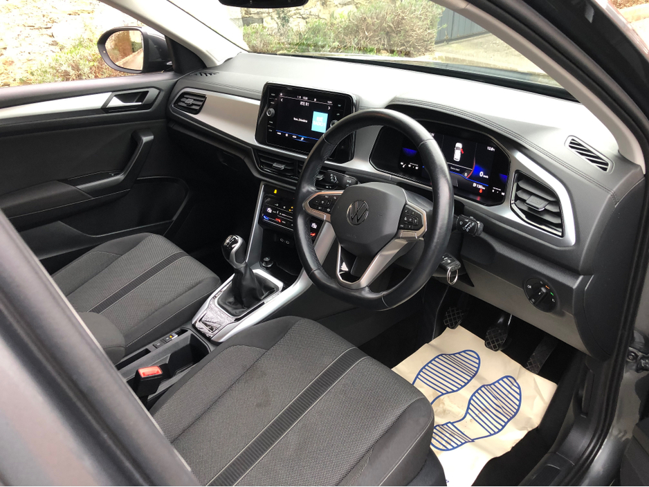 2022 Volkswagen T-Roc - image 7