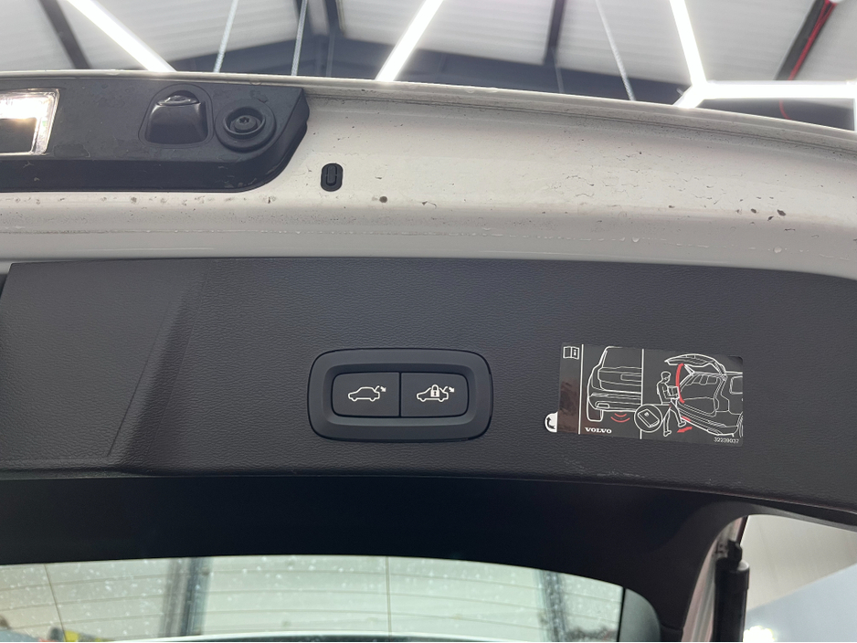 2021 Volvo XC40 €30950 2021 VOLVO XC40 RECHARGE PLUG-IN HYBRID T5 1.5 AUTOMATIC / CRUISE CONTROL / 360° PARKING CAMERA / ELECTRIC MEMORY & HEATED SEATS / HEATED STEERING WHEEL / APPLE CARPLAY €30,950