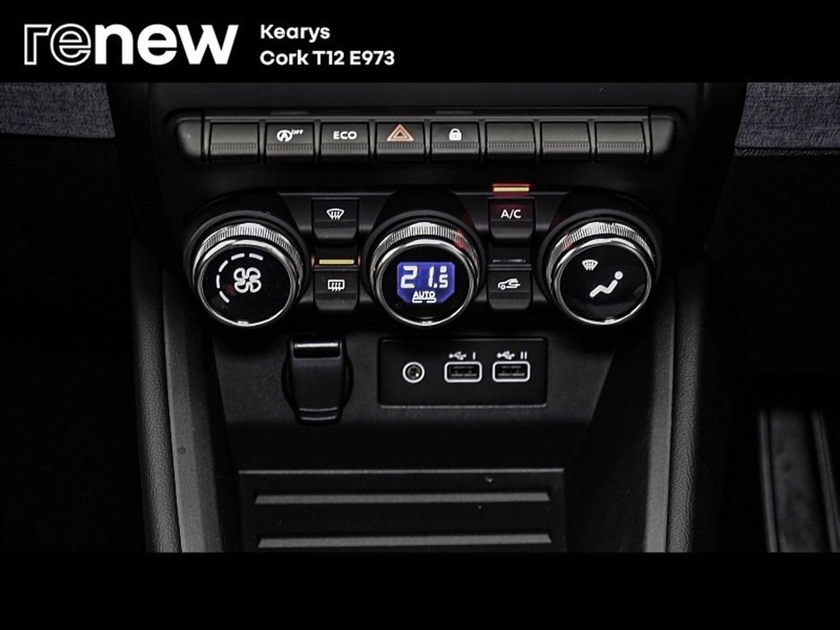 2025 Renault Clio - image 17