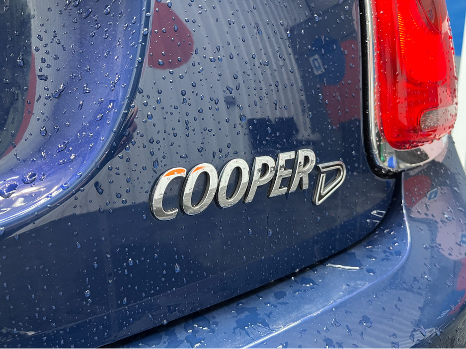 2017 MINI Cooper D - image 7