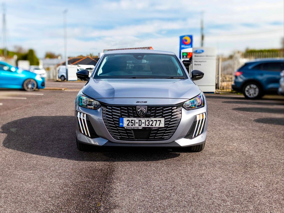 2025 Peugeot 208 - image 9