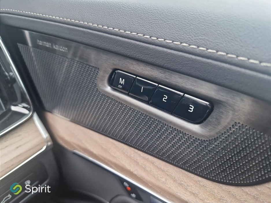 2025 Volvo XC90 - image 14