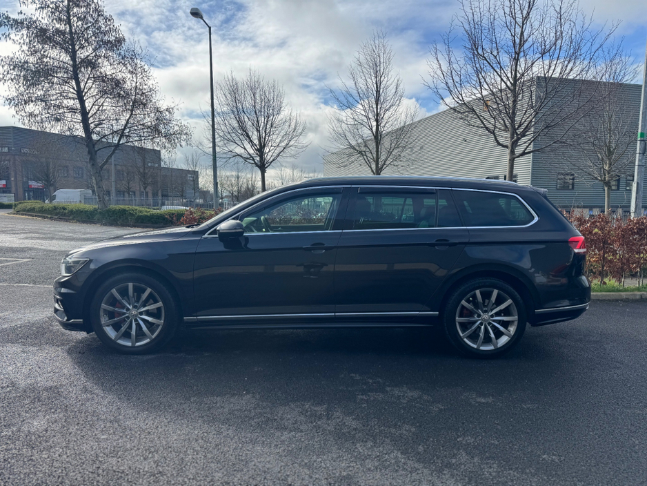 2015 Volkswagen Passat - image 2