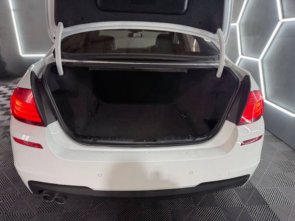 2016 BMW 5 Series - image 13
