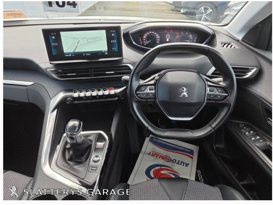 2022 Peugeot 3008 - image 9