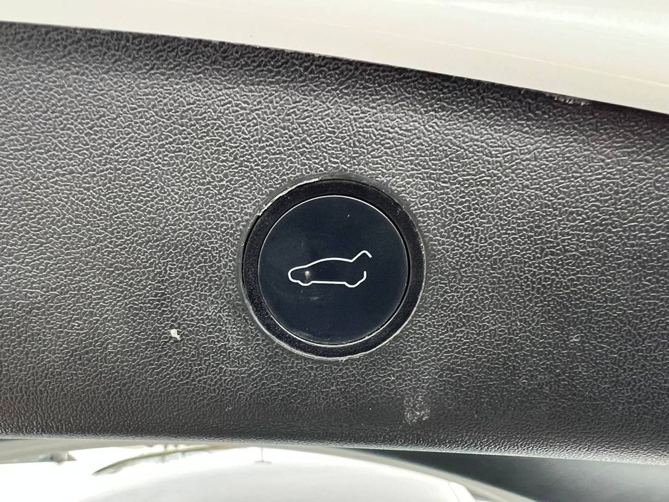 2022 Tesla Model 3 - image 7