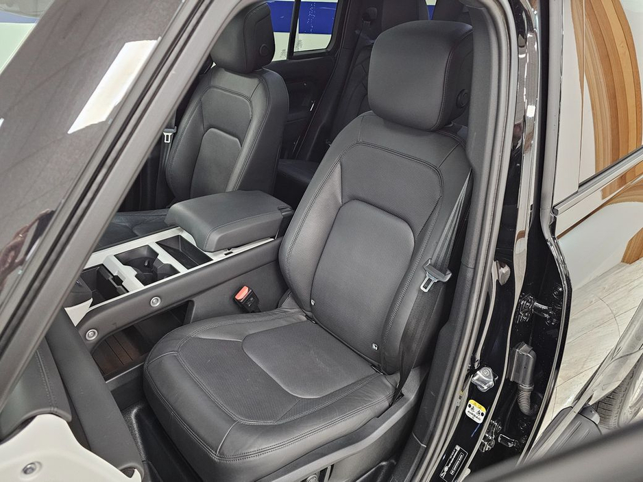 2025 Land Rover Defender - image 19