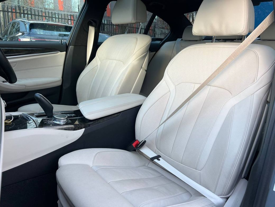 2017 BMW 5 Series 530e M-SPORT COMPETITION 2.0 * HUGE SPEC * // FULL SERVICE HISTORY // LOW MILEAGE // OPENING SUNROOF // MASSAGE LEATHER SEATS €27,900