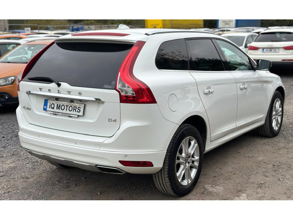 2016 Volvo XC60 - image 6