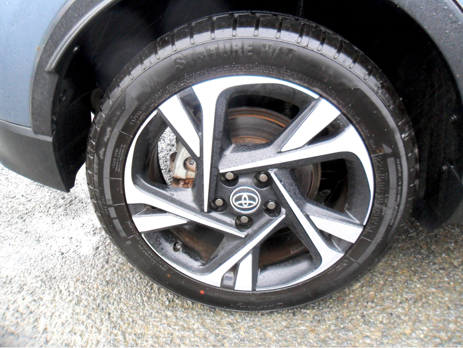 2023 Toyota C-HR - image 14