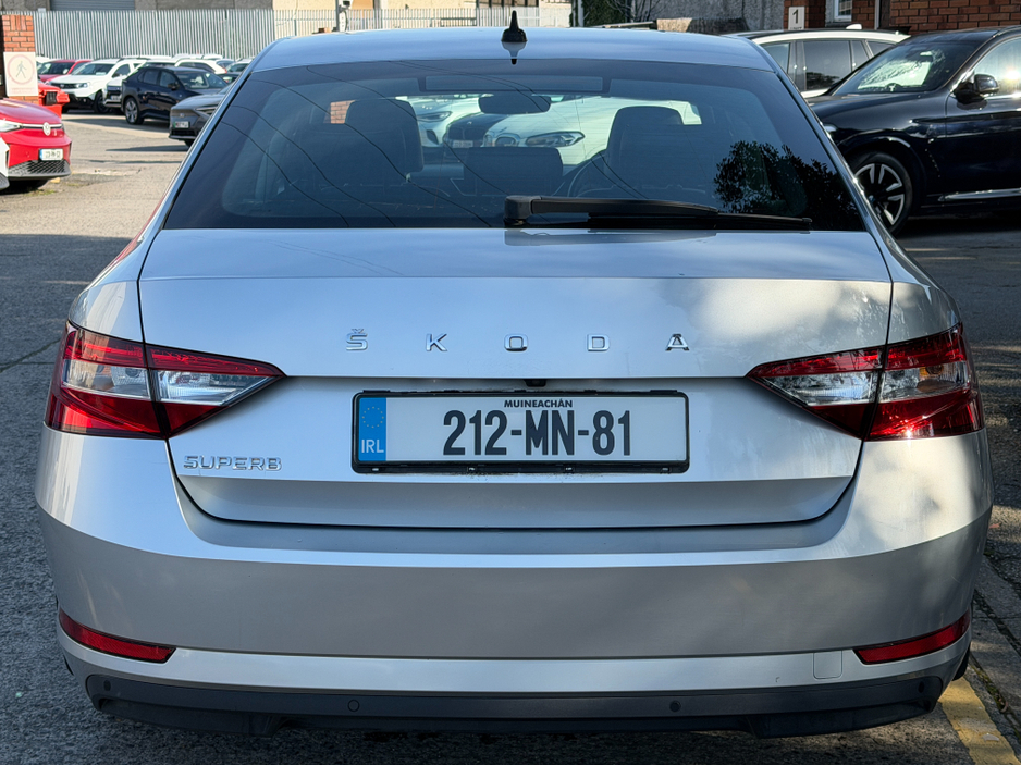 2021 Skoda Superb - image 10