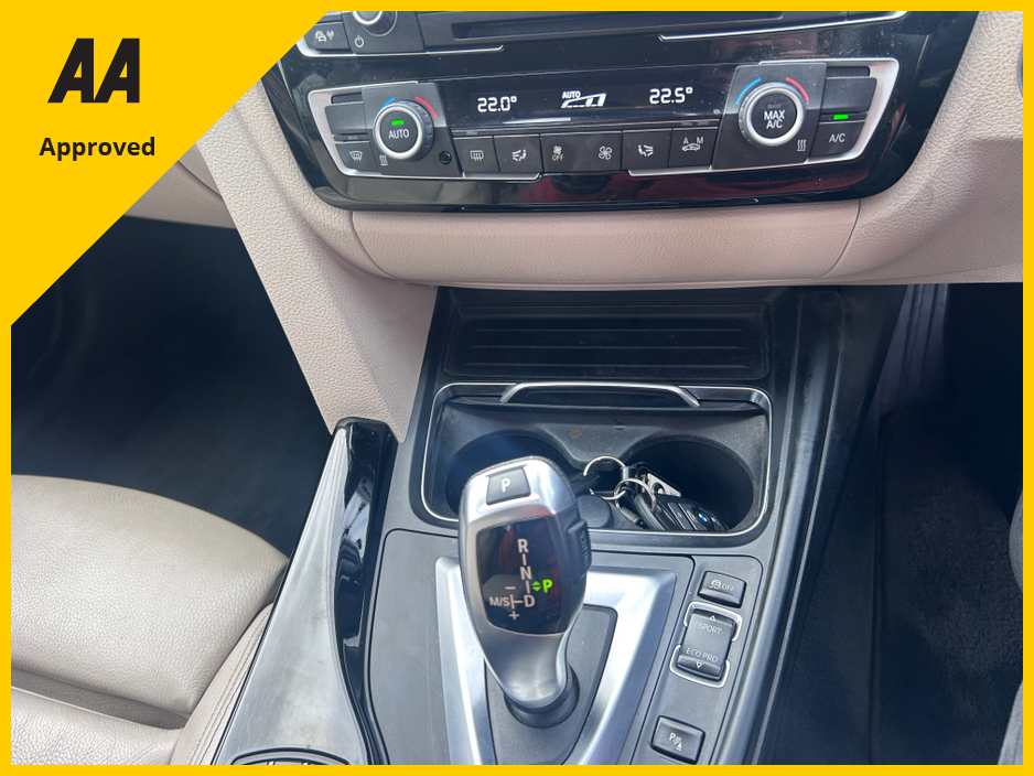 2017 BMW 3 Series - image 11