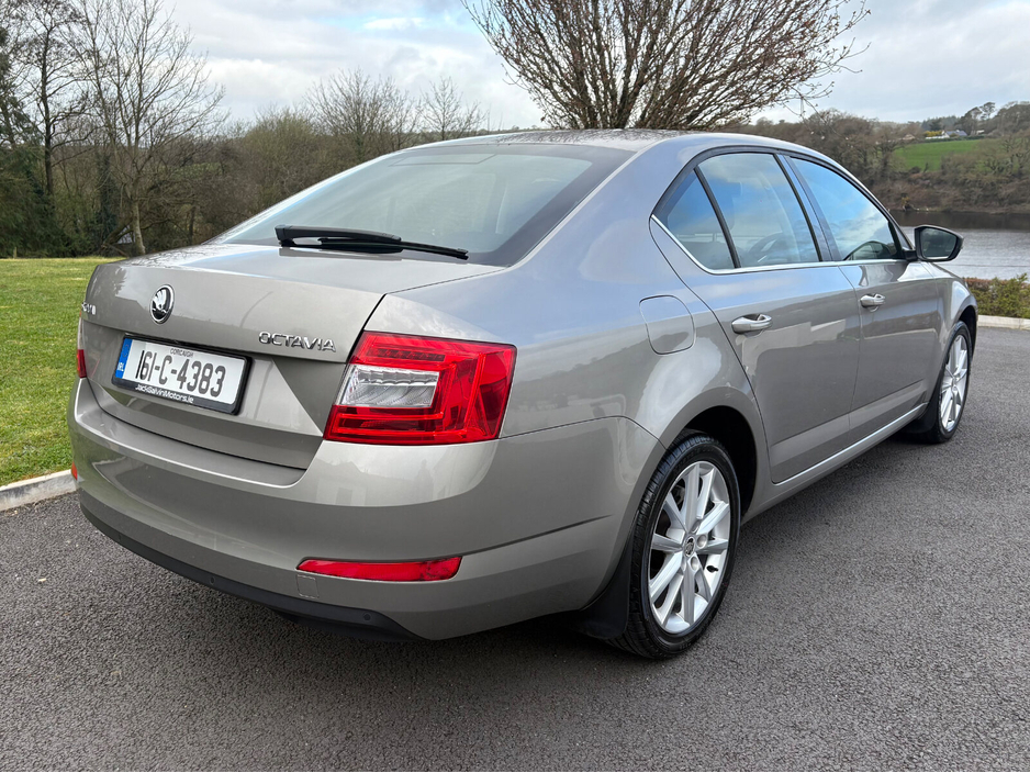 2016 Skoda Octavia - image 15