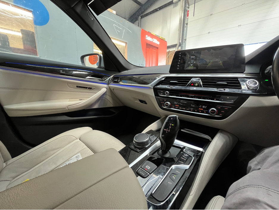 2017 BMW 5 Series - image 21