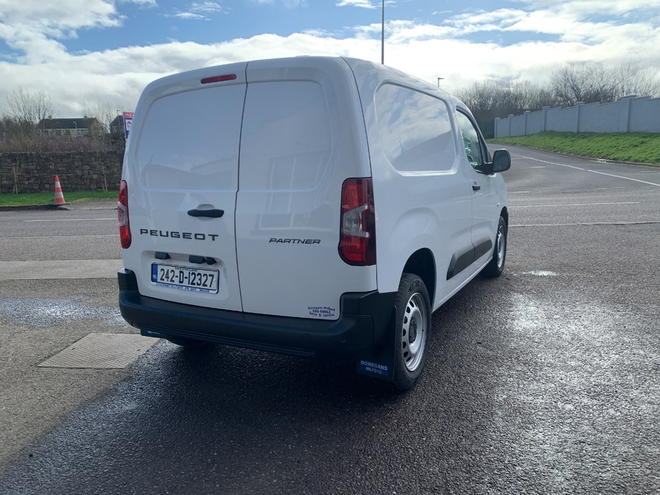 2024 Peugeot Partner - image 3