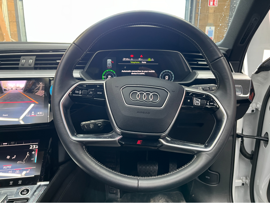 2022 Audi e-tron - image 11