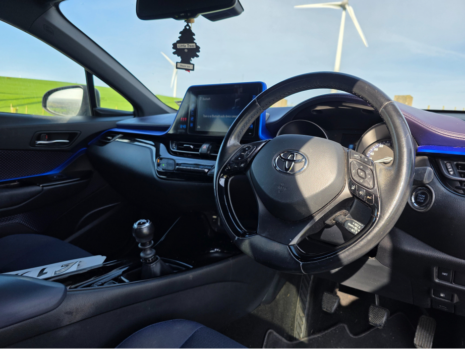2016 Toyota C-HR - image 7