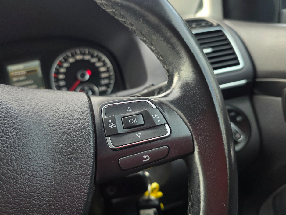 2013 Volkswagen Touran - image 18