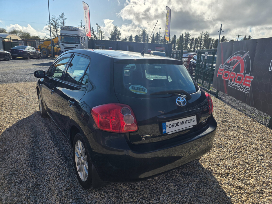 2007 Toyota Auris - image 3