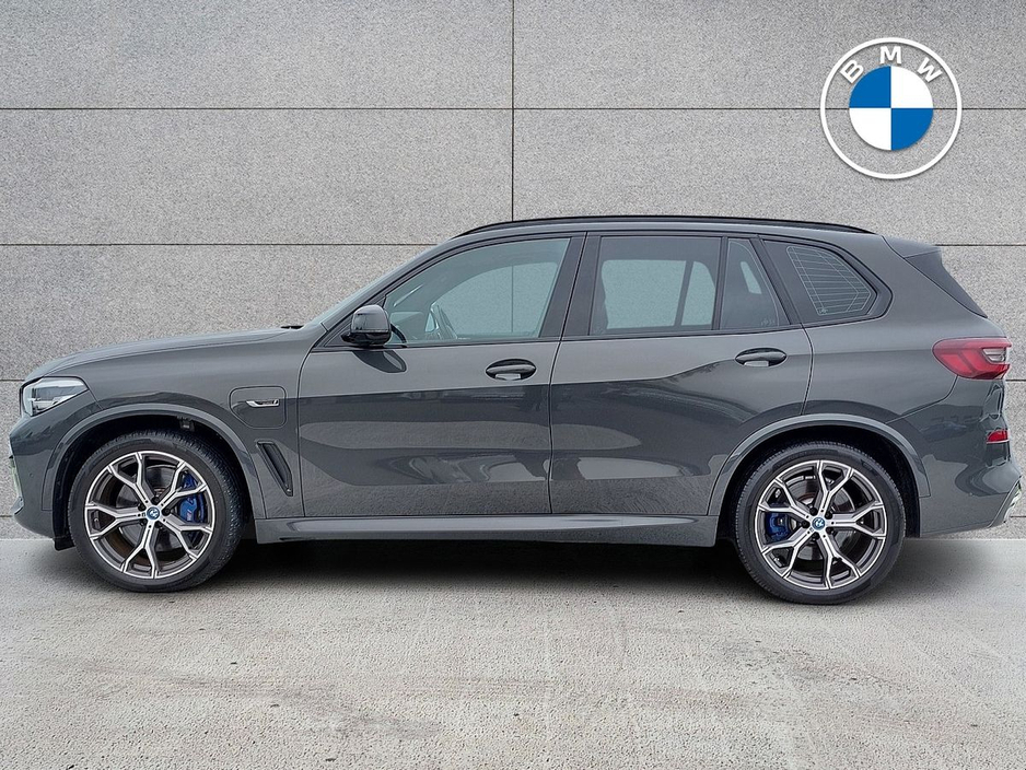 2022 BMW X5 xDrive45e xLine M Sport €64,995