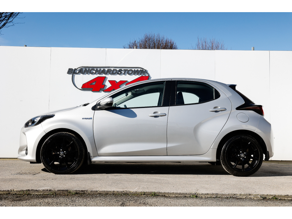 2021 Toyota Yaris - image 5