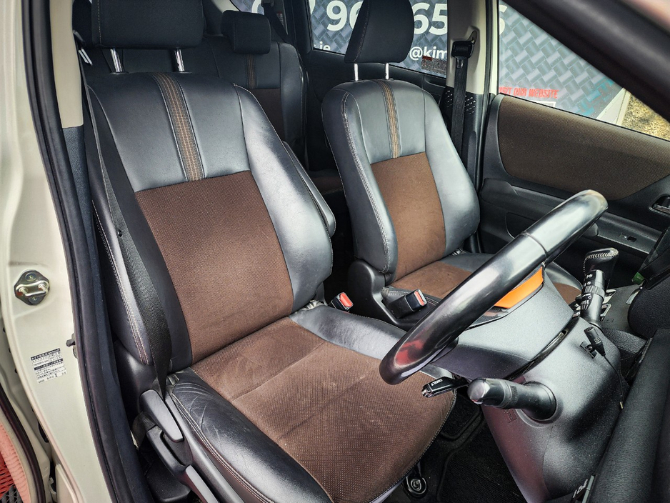 2019 Toyota Sienta - image 28