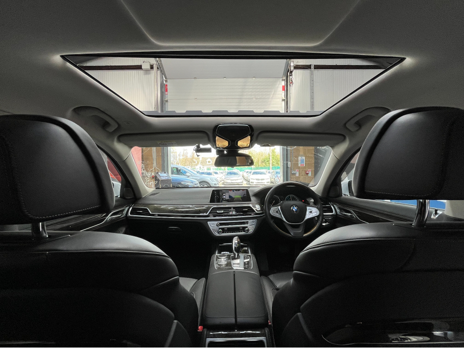 2017 BMW 7 Series - image 19