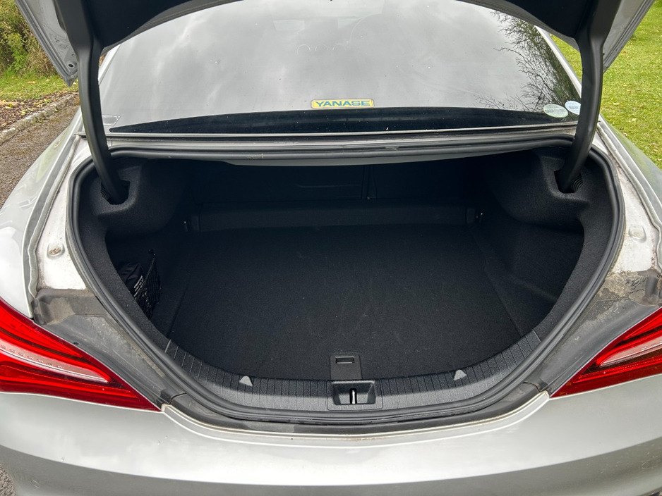 2018 Mercedes-Benz 180 - image 8