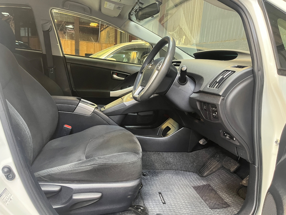 2015 Toyota Prius - image 7