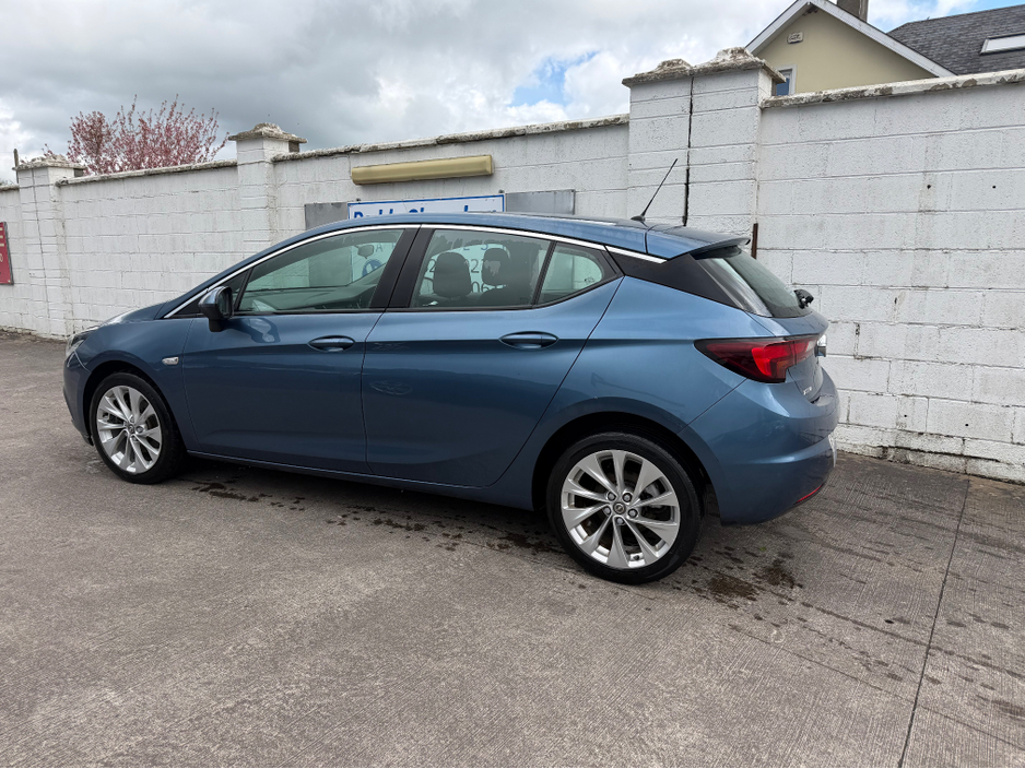 2017 Opel Astra - image 7