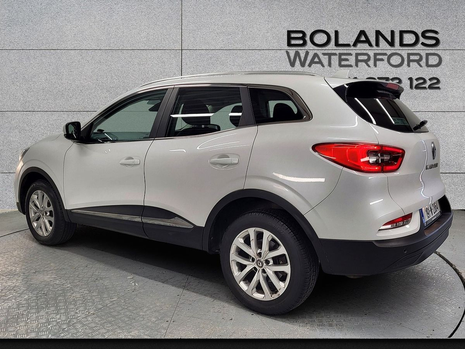 2019 Renault Kadjar - image 2