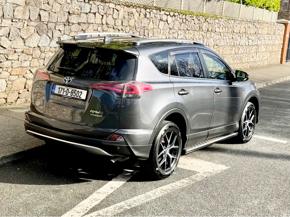 2017 Toyota Rav4 - image 13