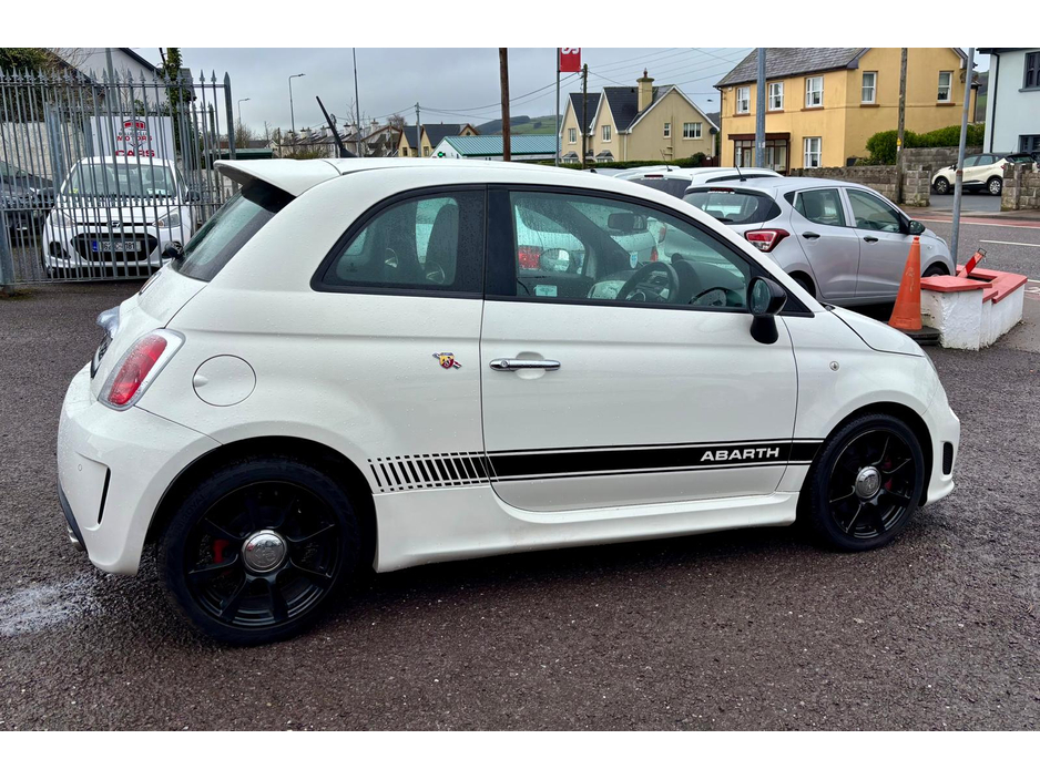 2013 Abarth 500 - image 4