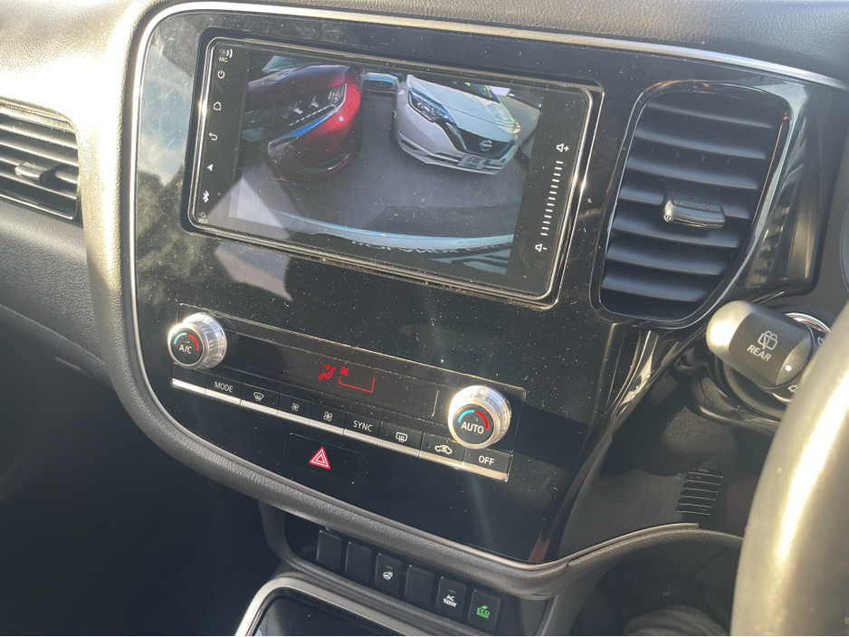 2020 Mitsubishi Outlander HYBRID 2.4 PHEV AUTOMATIC 5DR MODEL  www.bolandscarcentre.ie €22,900