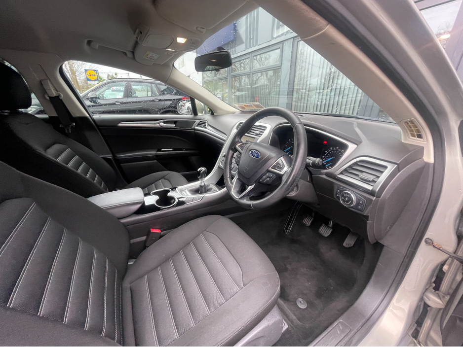 2016 Ford Mondeo - image 7