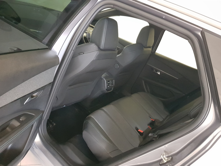 2023 Peugeot 3008 - image 4