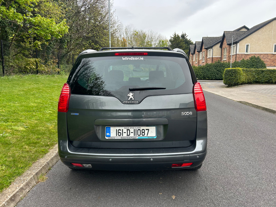 2016 Peugeot 5008 - image 5