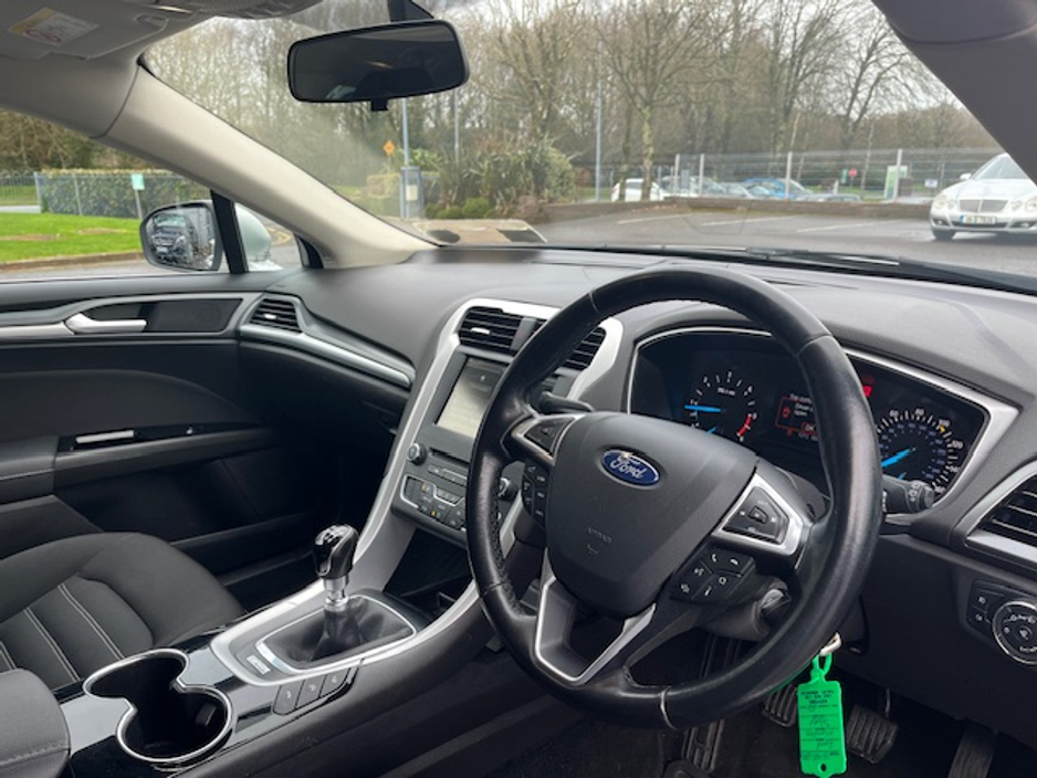 2016 Ford Mondeo - image 10