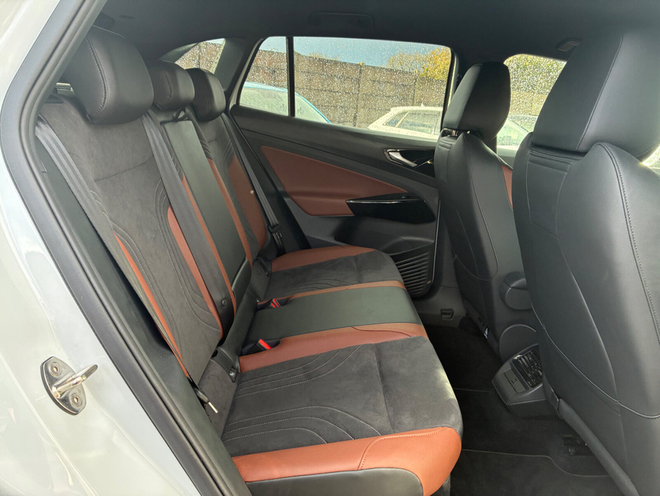 2024 Volkswagen ID.4 - image 4